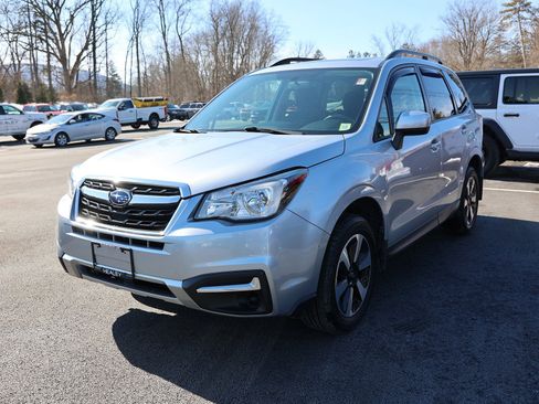 Used 2017 Subaru Forester 2.5i Premium w/ All-Weather Package image 3