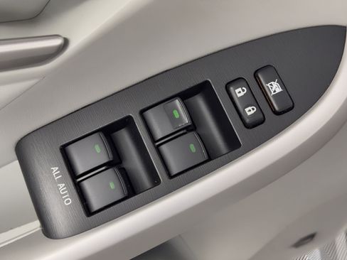 Used 2012 Toyota Prius Four FWD image 15