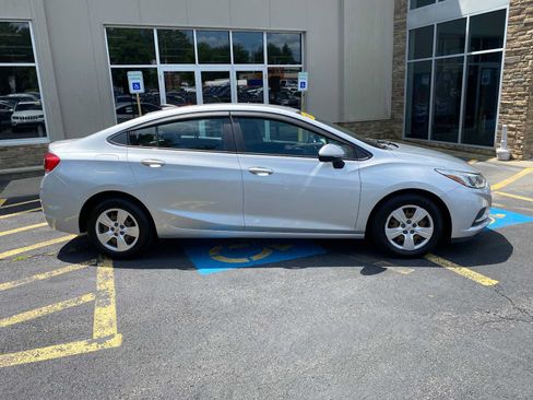 Used 2016 Chevrolet Cruze LS FWD image 16