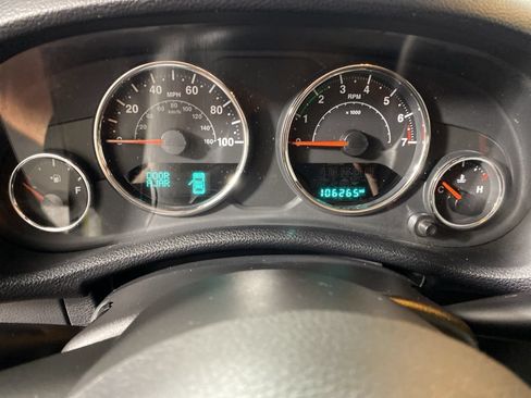 Used 2018 Jeep Wrangler Unlimited Sahara AWD/4WD image 17