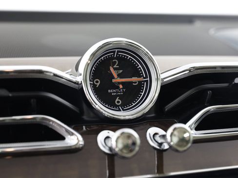 Used 2021 Bentley Bentayga image 32