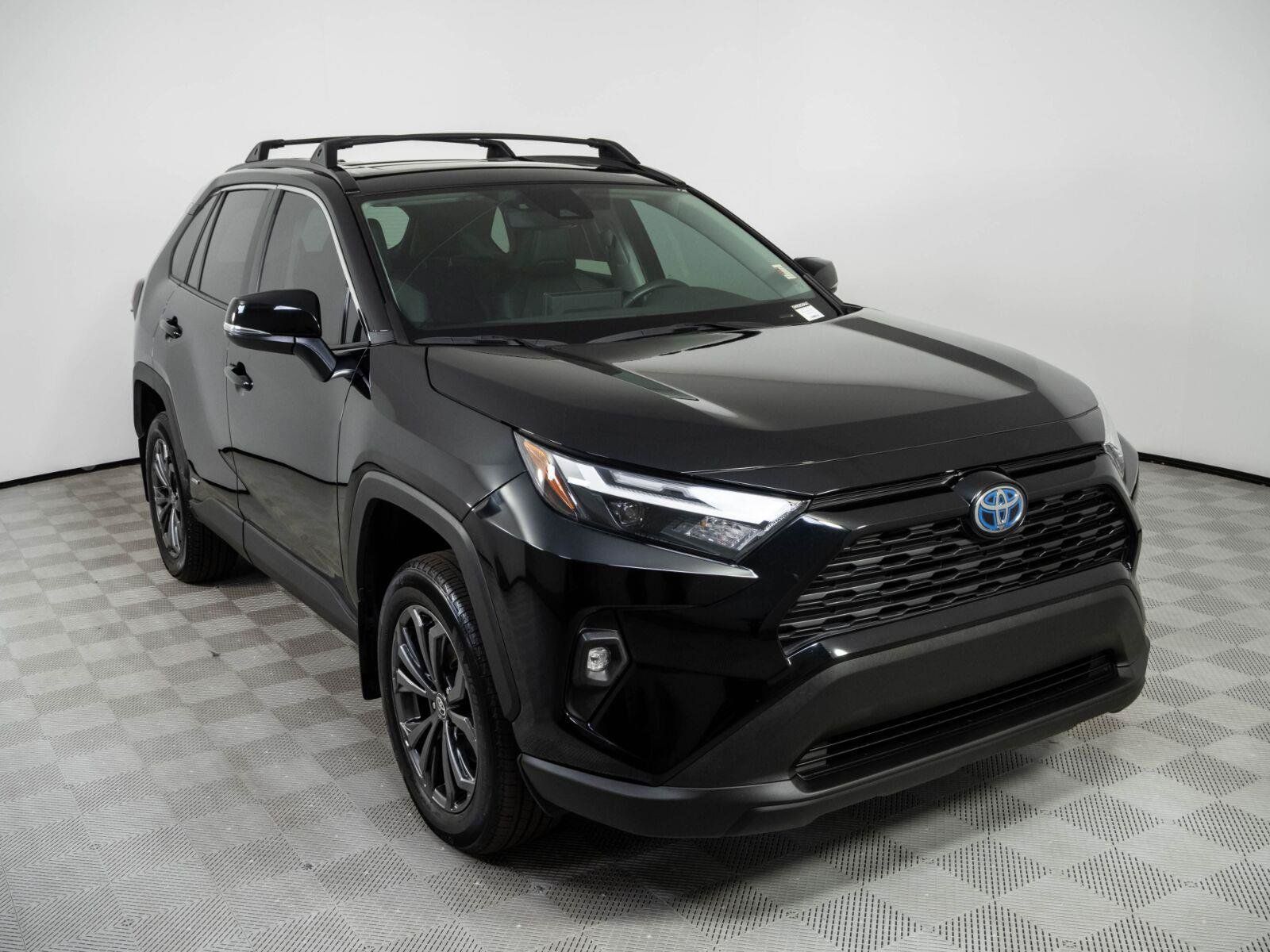Used 2024 Toyota RAV4 XLE Premium AWD/4WD image 31