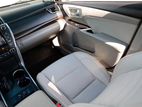 Used 2017 Toyota Camry XLE w/ Moonroof Package image 27