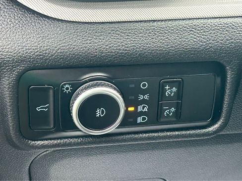 Used 2023 Ford Explorer XLT w/ Equipment Group 202A image 21