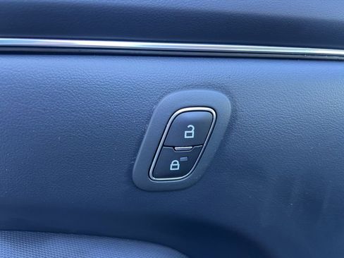 Used 2022 Ford Mustang Mach-E Select image 25