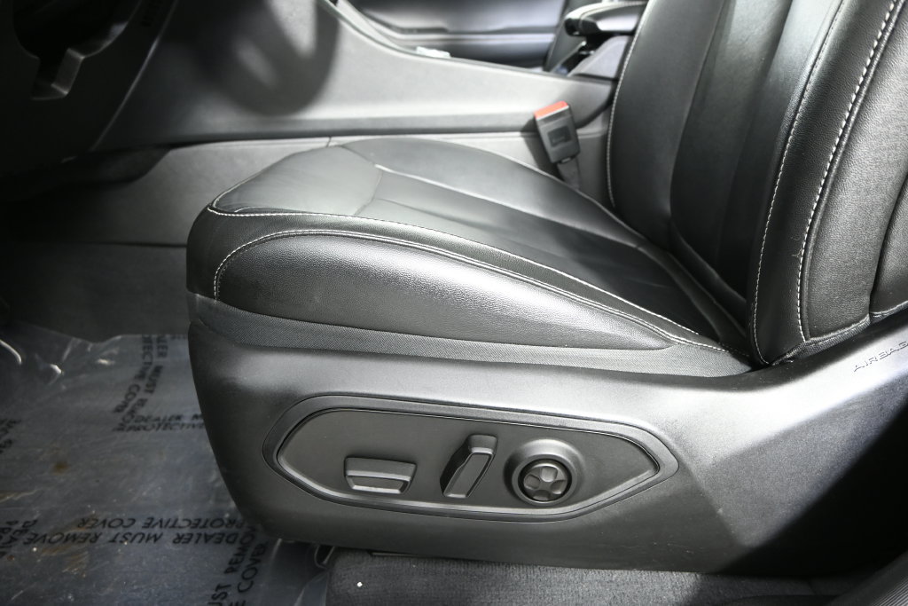 Used 2023 Jeep Grand Cherokee 4WD 4xe image 22