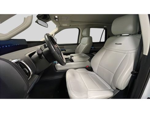 Used 2025 Ford Expedition Platinum AWD/4WD image 12