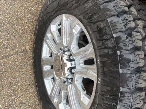 Used 2021 Chevrolet Silverado 2500 LTZ w/ LTZ Convenience Package AWD/4WD image 26