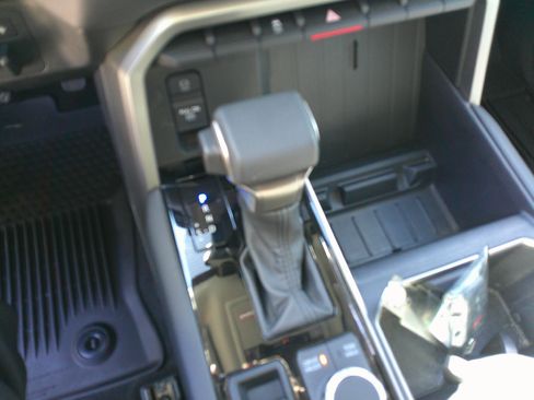 Used 2024 Toyota Tundra Limited image 40