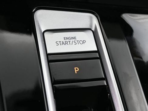 Used 2024 Volkswagen Atlas Peak Edition SE AWD/4WD image 23