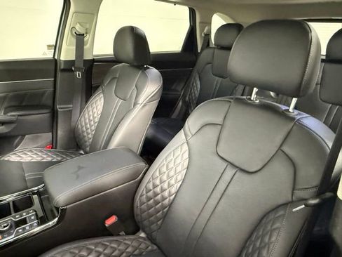 Used 2023 Kia Sorento SX Prestige image 32