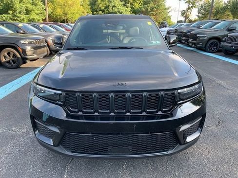 Certified 2023 Jeep Grand Cherokee Altitude AWD/4WD image 8
