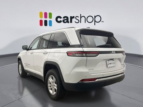 Used 2023 Jeep Grand Cherokee Laredo w/ Luxury Tech Group I AWD/4WD image 3
