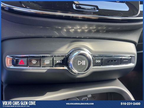 Used 2025 Volvo XC40 B5 Ultra w/ Climate Package image 30