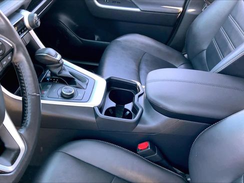 Certified 2021 Toyota RAV4 XLE Premium image 13