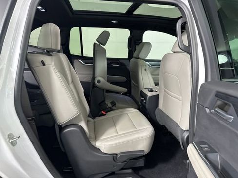 Used 2024 GMC Acadia Elevation w/ Luxury Package image 27