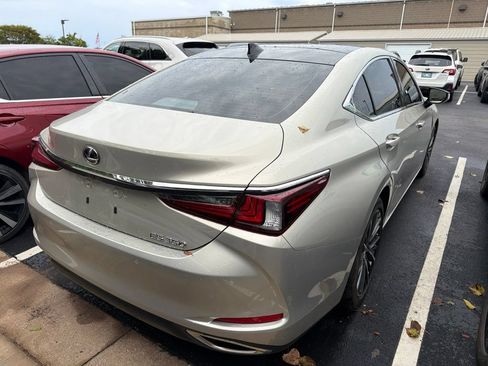 Used 2024 Lexus ES 350 w/ Premium Package FWD image 3