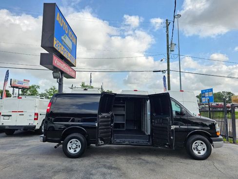 Used 2016 Chevrolet Express 3500 Extended image 4