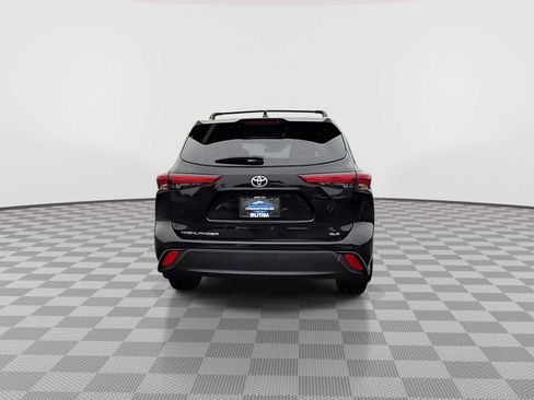 Used 2022 Toyota Highlander XLE FWD image 7