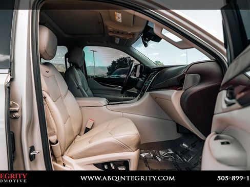 Used 2016 Cadillac Escalade Luxury AWD/4WD image 60