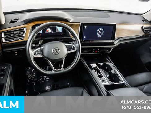 Used 2025 Volkswagen Atlas SE image 25