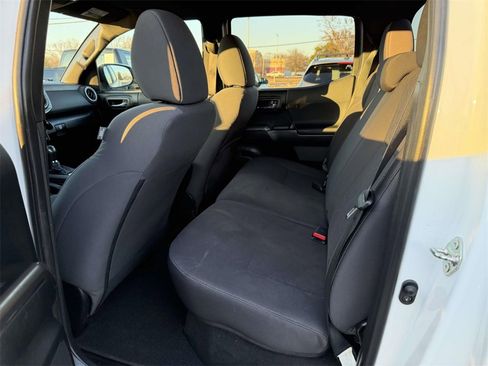 Used 2016 Toyota Tacoma TRD Sport w/ Towing Package image 15