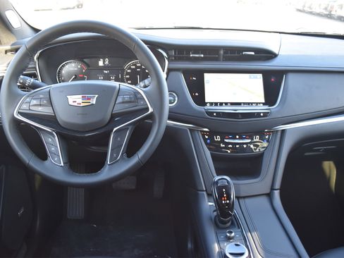 New 2025 Cadillac XT5 Premium Luxury image 8