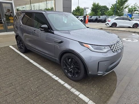 Used 2025 Land Rover Discovery S AWD/4WD image 3