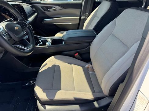 Certified 2026 Chevrolet Traverse LT w/ Driver Confidence Package FWD image 13