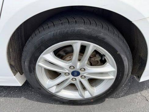 Used 2018 Ford Fusion SE FWD image 26
