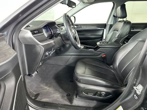 Used 2022 Jeep Grand Cherokee L Limited image 11