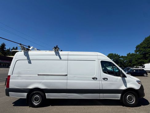 Used 2021 Mercedes-Benz Sprinter 2500 w/ Driver Convenience Package image 9