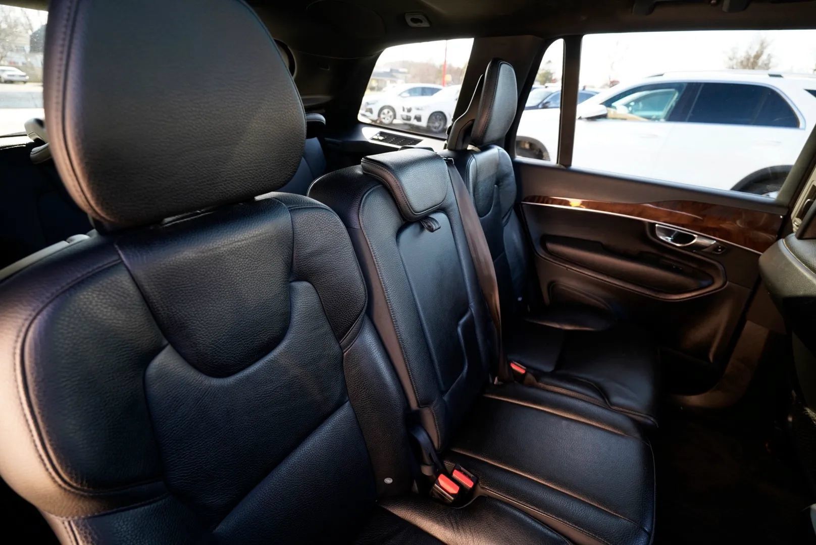 Used 2016 Volvo XC90 T6 Momentum w/ Momentum Plus Package AWD/4WD image 25