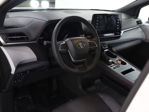 Used 2024 Toyota Sienna XSE image 25