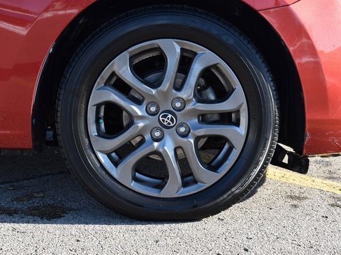 Used 2019 Toyota Yaris L image 4