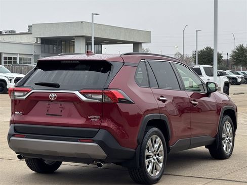 Used 2021 Toyota RAV4 Limited image 4