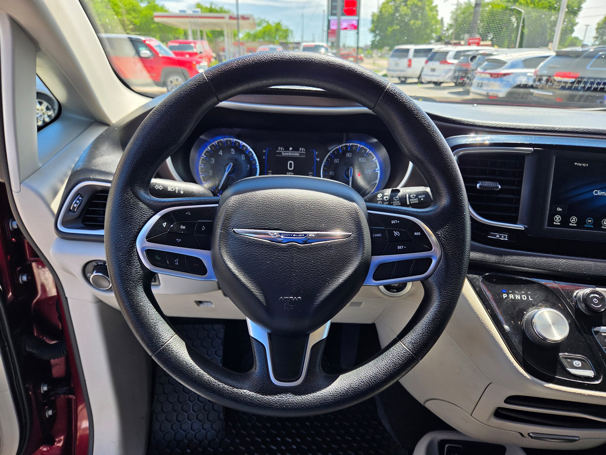 Used 2020 Chrysler Voyager LX FWD image 6
