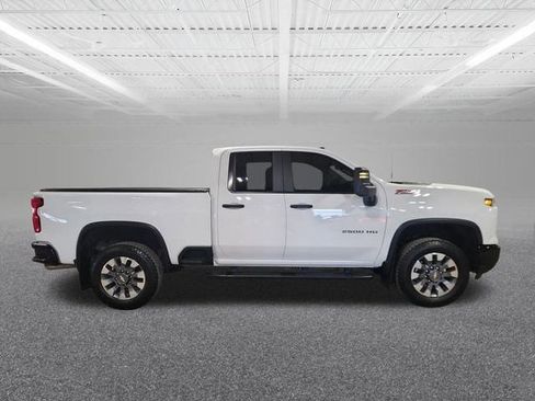 Used 2024 Chevrolet Silverado 2500 Custom w/ Custom Convenience Package image 5