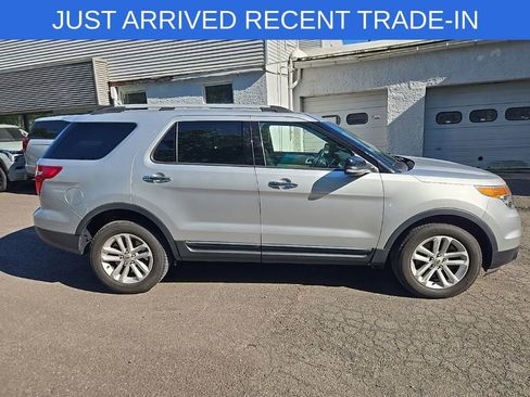 Used 2014 Ford Explorer XLT w/ Equipment Group 202A AWD/4WD image 8