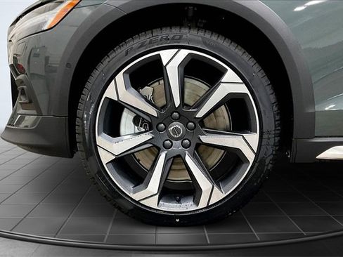New 2026 Volvo V60 B5 Cross Country Ultra w/ Climate Package image 14