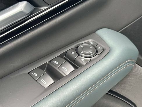 Used 2025 GMC Yukon XL AT4 w/ AT4 Premium Plus Package AWD/4WD image 14