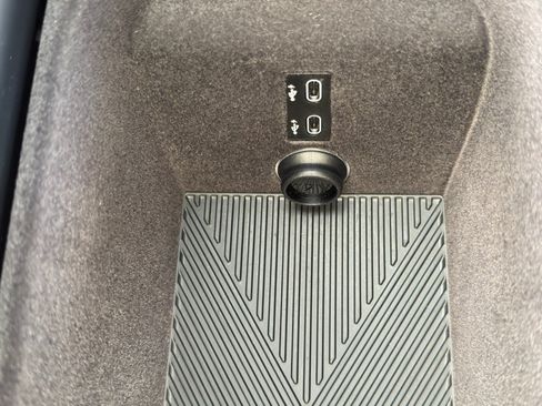 Used 2023 BMW 760i xDrive AWD/4WD image 31