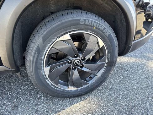 Used 2024 Nissan Rogue SV image 11