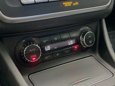 Used 2020 Mercedes-Benz GLA 250 w/ Premium Package image 11