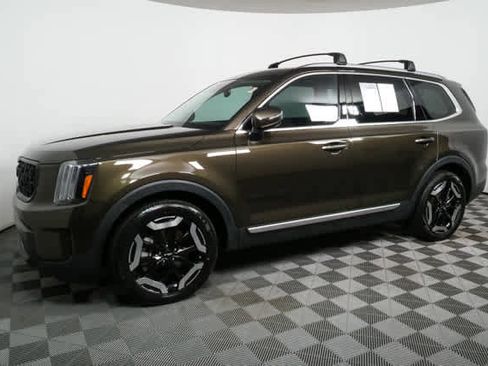 Used 2024 Kia Telluride EX image 31