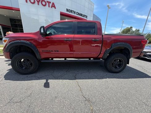 Used 2018 Nissan Titan PRO-4X AWD/4WD image 7