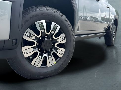 New 2026 GMC Sierra 2500 Denali w/ Denali Reserve Package AWD/4WD image 2