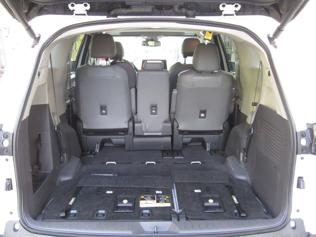 Certified 2024 Toyota Sienna XLE FWD image 23