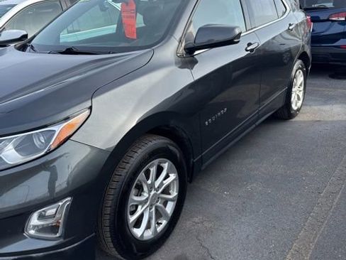 Used 2018 Chevrolet Equinox LT image 2