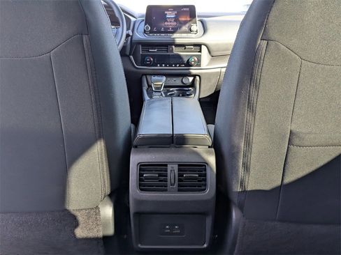 Used 2023 Nissan Rogue SV image 29